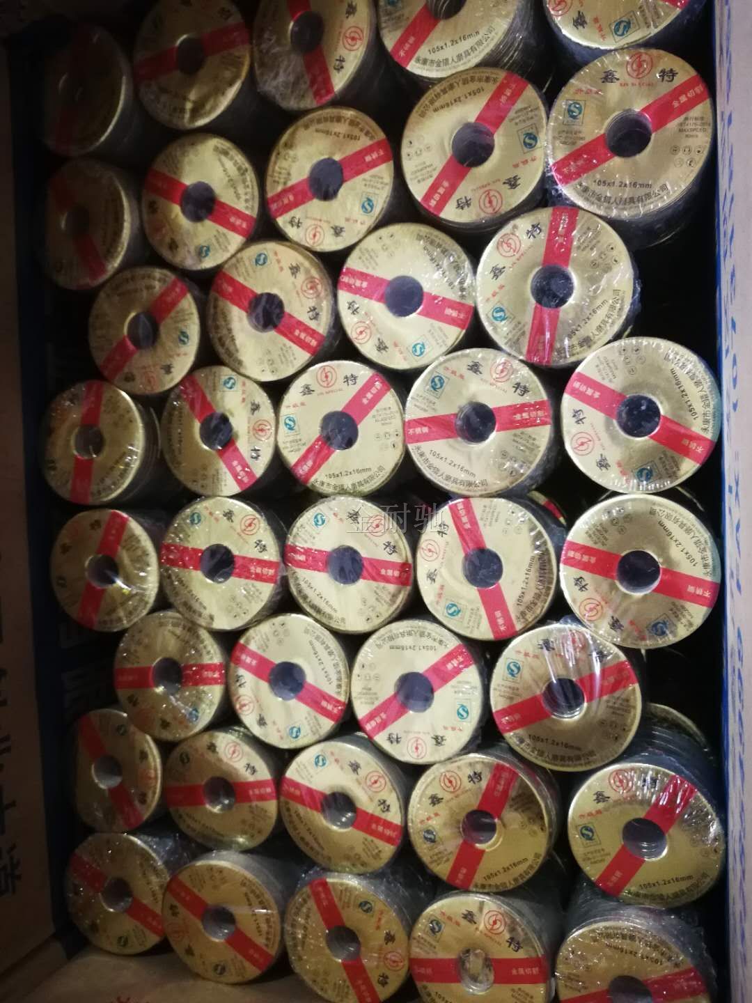 熱收縮膜包裝，讓商標(biāo)永遠(yuǎn)保鮮，不會(huì)起翹，不進(jìn)灰塵，保持鋁箔紙的亮度